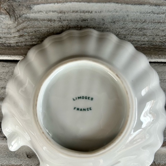 French shell dish with orange floral pattern. - Picture 6 of 7
